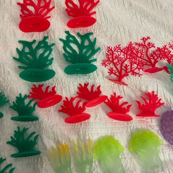 Ocean Pieces For Water Play - 32 Pieces - Picture 2 of 6